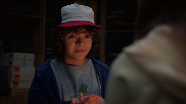 La caquette "trucker" de Dustin Henderson (Gaten Matarazzo) dans Stranger Things S02E03