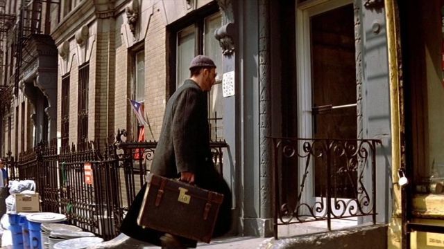 L'entrée de l'appartement de New York de Léon (Jean Reno) dans Léon