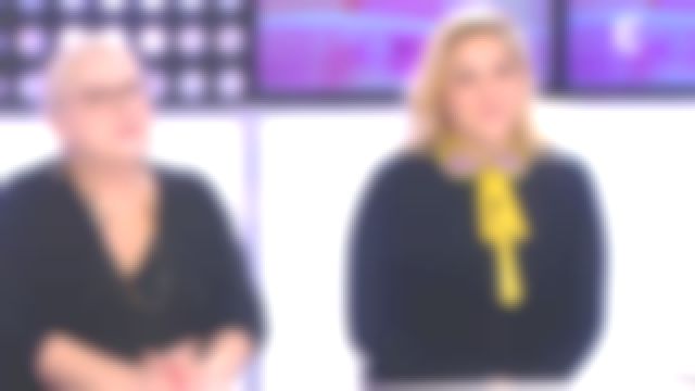 La blouse jaune col brodé de Marilou Berry dans C'est au programme du 11/10/2017