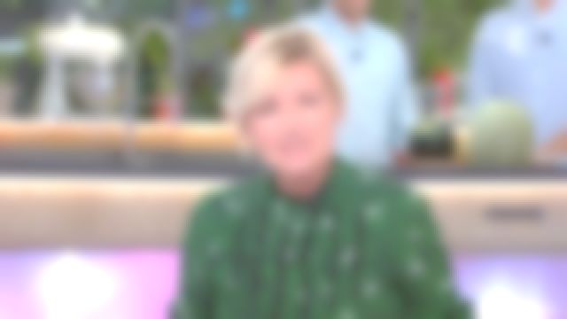 La chemise imprimée de Anne-Elisabeth Lemoine dans C à vous du 24/10/2017