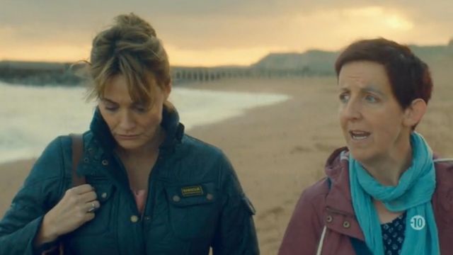 The jacket Barbour of Cath Atwood (Sarah Parish) in Broadchurch S03E03