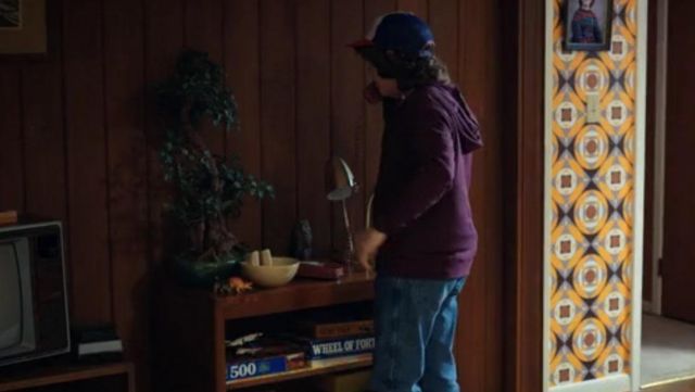 the games "wheel of Fortune" home preview Dustin Henderson (Gaten Matarazzo) in Stranger Things S02E05