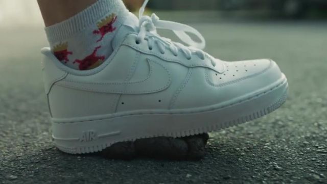 The pair of Nike Air Force One low white, in the clip of The ... حلقات القضيب