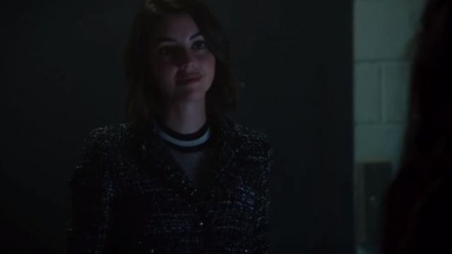 The t-shirt of Ivy Belfrey (Adelaide Kane) in Once Upon a Time S07E05