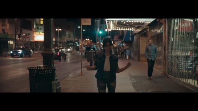 Denim Gilet par GUESS porté par Camila Cabello à la Havane Vidéo Clip