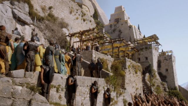 The fortress of Klis in Croatia serves as the setting for Meereen in Game of Thrones S06E10