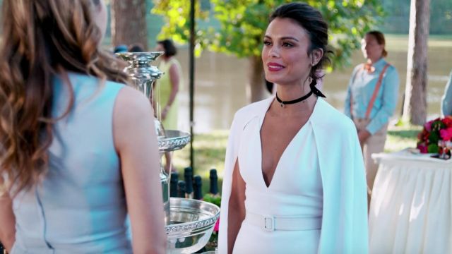 The white jumpsuit with cape and Ochs Crystal Flores (Nathalie Dynasty S01E05 Spotern