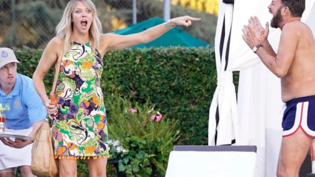 The printed dress Mackenzie Murphy (Kaitlin Olson) in Very bad nanny The Mick S01E07