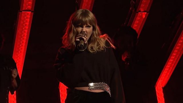 The sweat-chain, Act no. 1 of Taylor Swift for the live Ready For It on Saturday Night Live