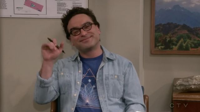 The t-shirt blue 'lotus' Design By Humans of Leonard Hofstadter (Johnny Galecki) The Big Bang Theory S11E07