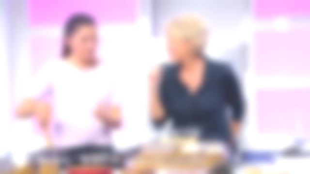 Le Chemisier marine imprimé rouge à lèvres de Sophie Davant dans C'est au programme du 16/11/2017