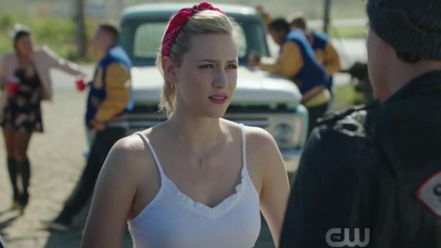 The white tank top Topshop Betty Cooper (Lili Reinhart) in Riverdale S02E06