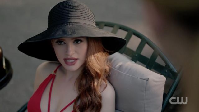 The swimsuit one piece Robin Piccone of Cheryl Blossom (Madelaine Petsch) in Riverdale S02E06