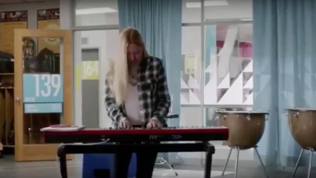 Camisa a cuadros de Maya Matlin (Olivia Scriven) en Degrassi: Next Class S03E04