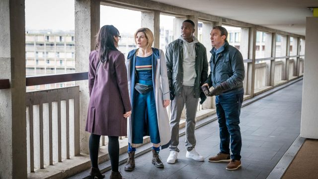 The short pants of the 13th doctor (Jodie Whittaker ) in Doctor Who (S11E04)