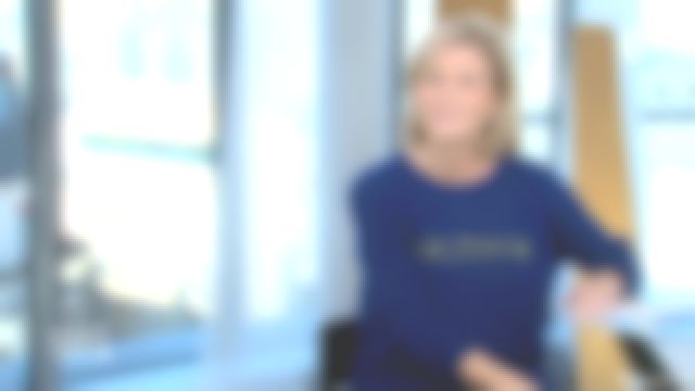 The cashmere sweater Arizona of Claire Chazal in Free Entry to the 15/11/2017