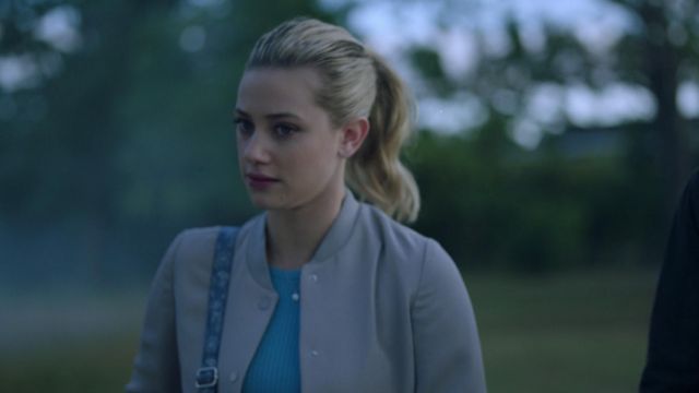 The pale bomber by Wilfred worn by Betty Cooper (Lili Rein­hart) in River­dale 2x05