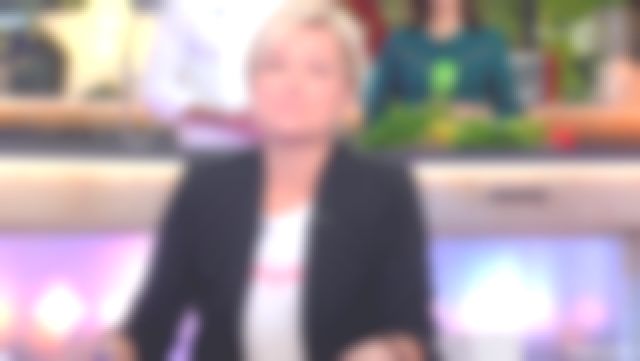 The t-shirt The wife of Anne-Elisabeth Lemoine in C to you of the 27/11/2017