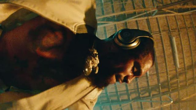 Le casque audio Beats by Dre dans le clip Phone Jumpin deDave East feat. Wiz Khalifa