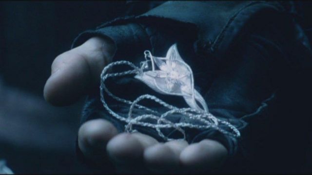 Pendant Necklace of Arwen Evenstar (Liv Tyler) as seen in The Lord Of The Rings: The Fellowship of The Ring