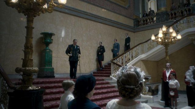 The Lancaster House in London serves as the backdrop to Buckingham Palace in The Crown S01E01