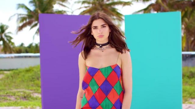Vestido de arlequín de Dua Lipa en el videoclip My love