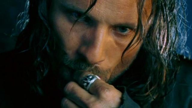 Ring of Barahir worn by Aragorn (Viggo Mortensen) as seen in the Lord of the Rings: The Fellowship of the ring