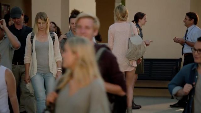 The backpack with fringes Forever 21 Karolina Dean (Virginia Gardner) in Marvel's Runaways S01E04