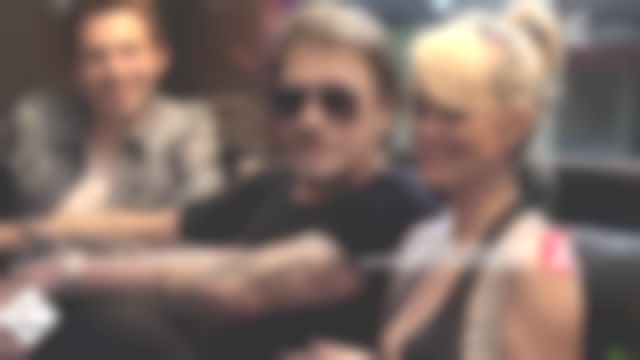Sunglasses Ray-Ban Johnny Hallyday from the trailer released in C to You