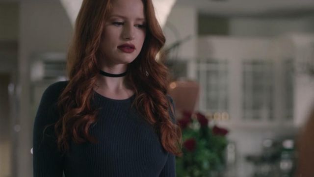 These earrings worn by Cheryl Blossom (Madelaine Petsch) in Riverdale  S01E10