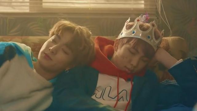 The crown paper in the clip Spring Day BTS