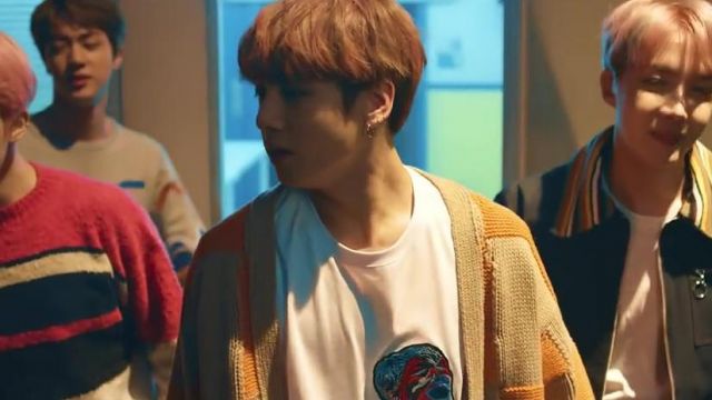 The white t-shirt MSGM in the clip Spring Day BTS