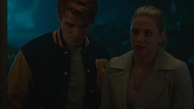 The coat, Wilfred Free Betty Cooper (Lili Reinhart) in Riverdale S02E09