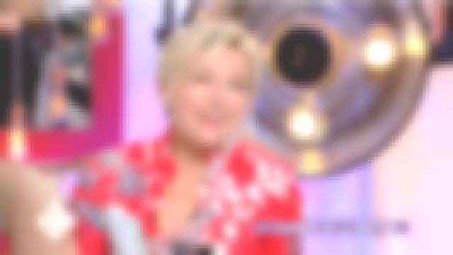 The top kimono red flower of Anne-Elisabeth Lemoine in C to you of the 29/09/2017