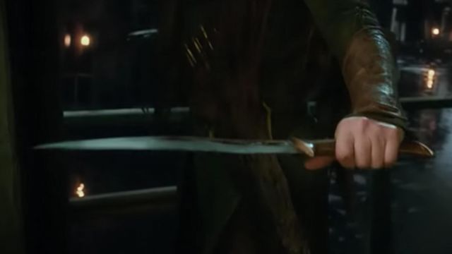 Wooden daggers of Tauriel (Evangeline Lilly) in The Hobbit: The Desolation of Smaug