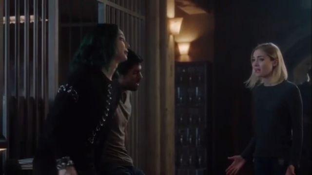 The sweater Forever 21, Lorna Dane / Polaris (Emma Dumont) in The Gifted S01E09