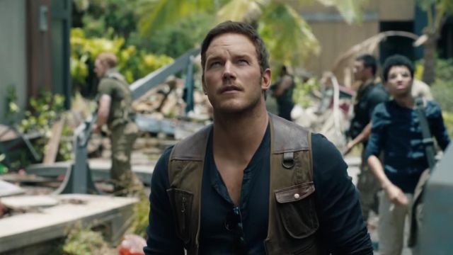 The pair of sunglasses Ray-Ban of Owen Grady (Chris Pratt) in Jurassic World: Fallen Kingdom