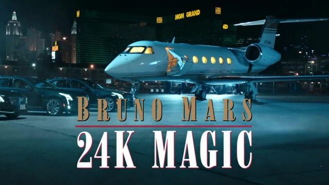 La vue sur Las Vegas depuis la piste du Cirrus Aviation Services dans le clip 24K Magic de Bruno Mars