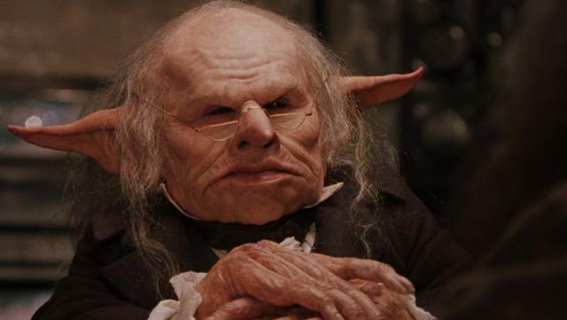 The replica of the Goblin of Gringotts (Warwick Davis) in Harry Potter and the sorcerer's stone