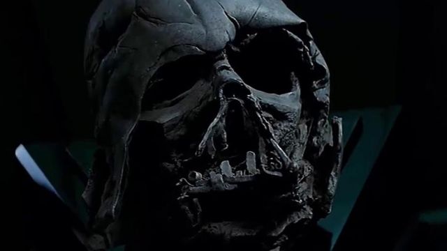 El casco quemado de Darth Vader en Star Wars VII: El despertar de la fuerza