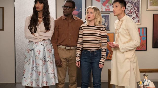 The long skirt floral Ted Baker of Ms. Al-Jamil (Jameela Jamil) in The Good Place S02E03