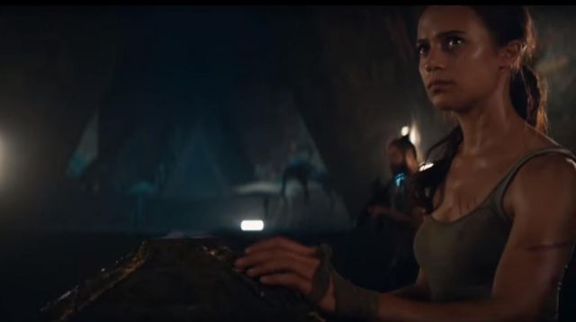 Le débardeur Kaki de Lara Croft (Alicia Vikander) dans Tomb Raider