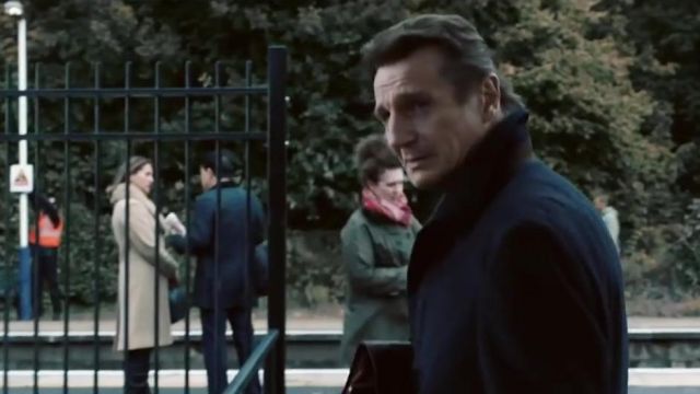 The blue mantle of Michael Woolrich (Liam Neeson) in The Passenger (Commuter)
