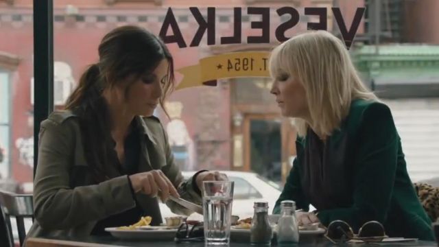 Le restaurant Ukrainien Veselka où se retrouvent Debbie Ocean (Sandra Bullock) et Lou (Cate Blanchett) dans Ocean's Eight
