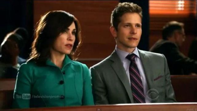 The green mantle worn by Alicia Florrick (Julianna Margulies) in The Good Wife S04E01