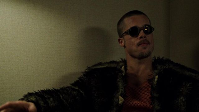 Les lunettes de soleil Oakley Mars cuir et metal de Tyler Durden (Brad Pitt) dans Fight Club