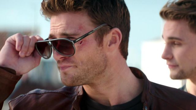 Les lunettes de soleil de Andrew Foster (Scott Eastwood) dans Overdrive