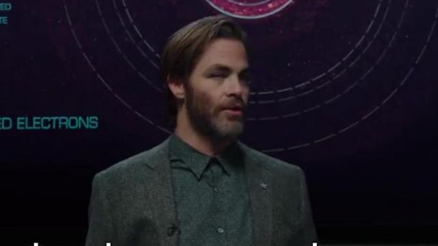 The suit jacket gray Dr Alex Murry (Chris Pine) in A shortcut in time