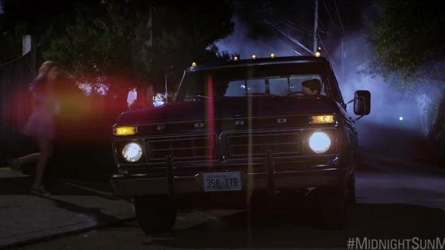 The pick-up Ford F-100 blue Midnight Sun