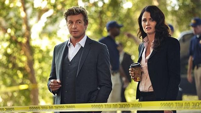 Gray 3 pieces suits worn by Simon Baker (Patrick Jane) as seen in The Mentalist S06E04